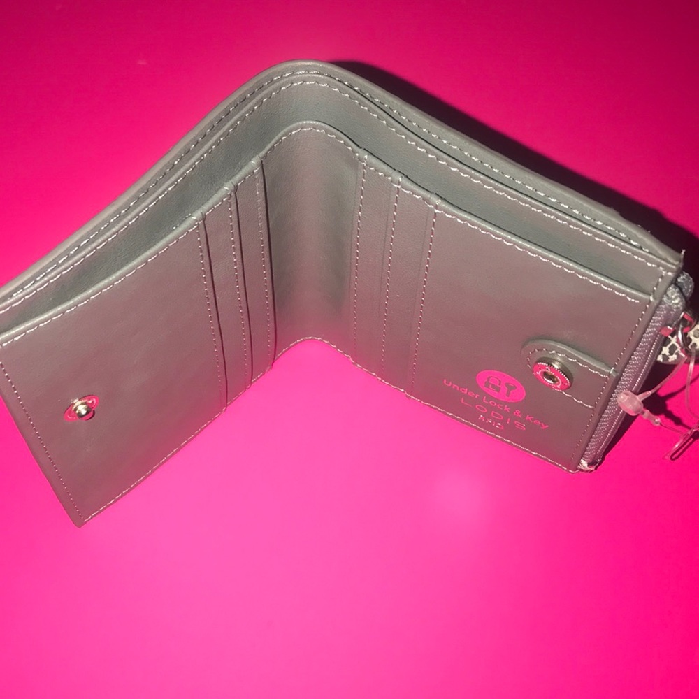 LODIS WALLET!! - Picture 3 of 8